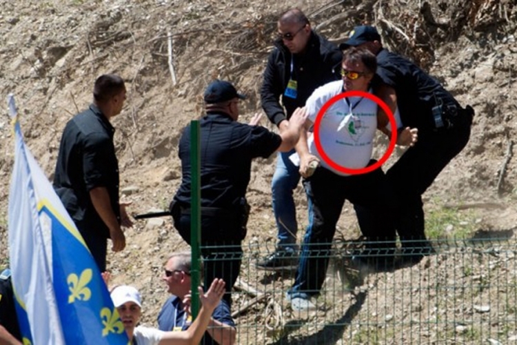 Napadač na Vučića imao akreditaciju (FOTO, VIDEO)