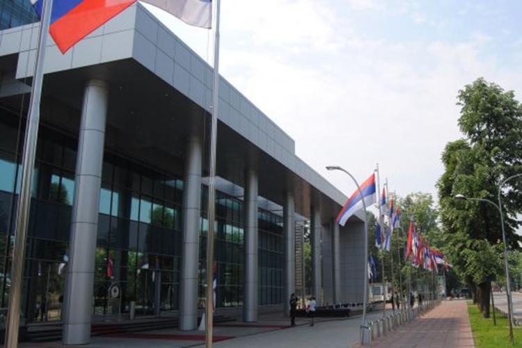 Vlada RS osudila napad na Vučića i pozvala građane da ostanu mirni