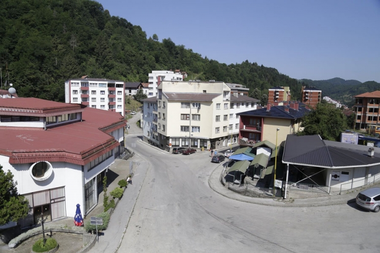 Srebreničani opet ostali sami (FOTO)