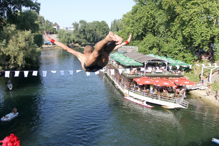 "Ljeto na Vrbasu" počelo "lastama"