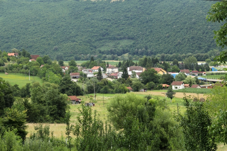 Turisti hrle u Krupu na Vrbasu