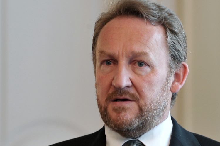 Izetbegović: Ne stojim iza napada na Vučića
