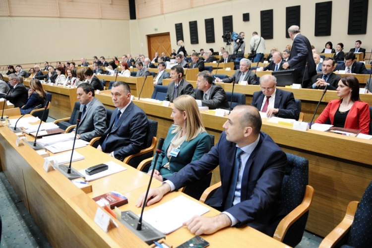 Danas o raspisivanju referenduma