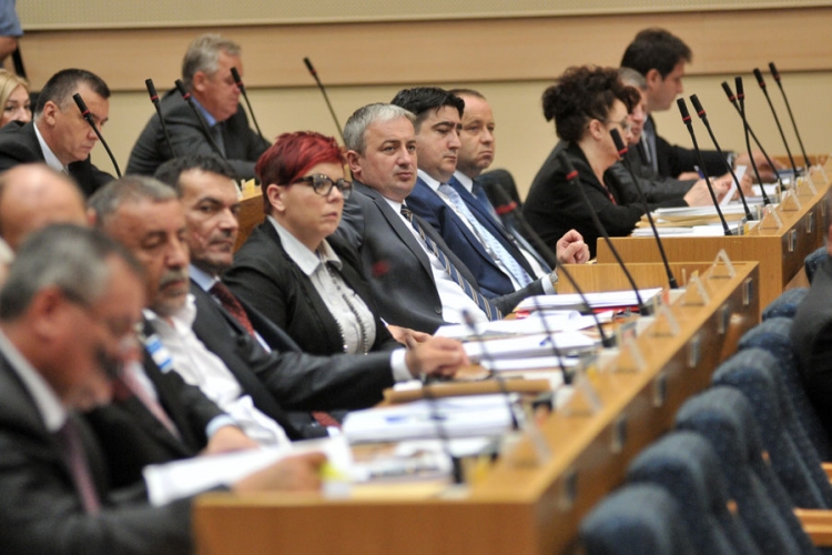 Usvojena odluka o raspisivanju referenduma