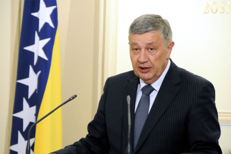 Radmanović traži raspravu o atentatu na Vučića