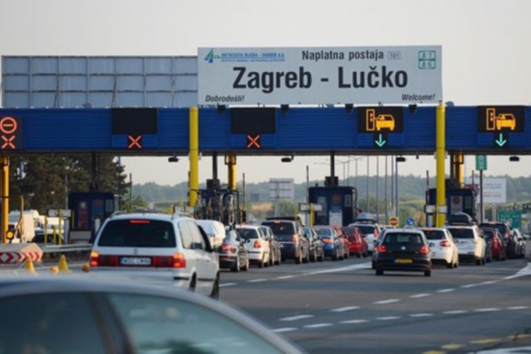 Kilometarske kolone prema moru