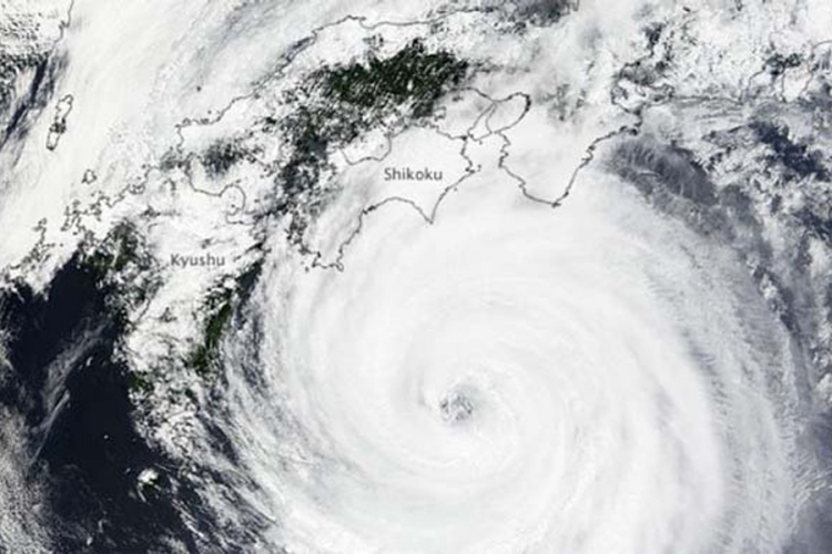 Poginule četiri osobe, 56 povrijeđeno u naletu tajfuna u Japanu