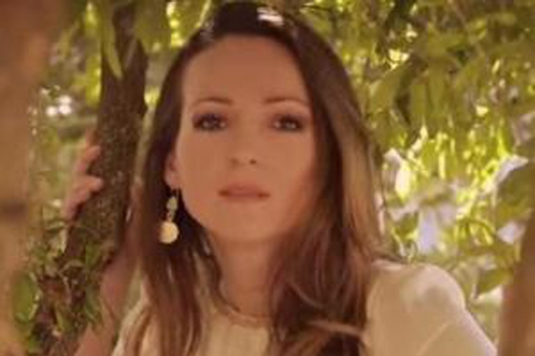 Praunuka Šantićeve Emine otpjevala "Eminu" (VIDEO)