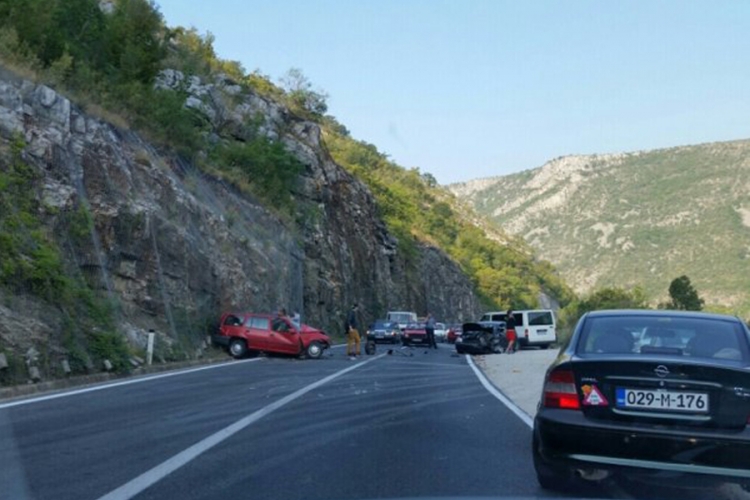 Petoro poginulo, šestoro povrijeđeno