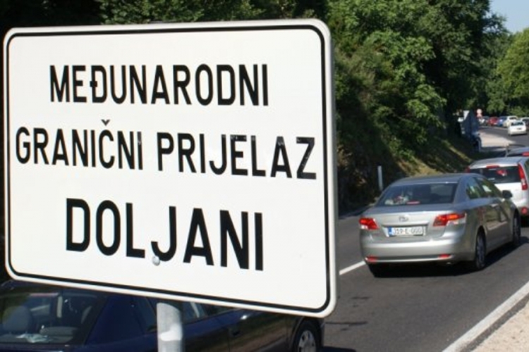Čekanje u Doljanima duže od tri sata