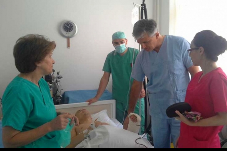 Foča: Poznati srpski hirurg spasio ruku mladiću