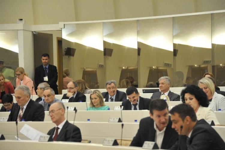 Parlament uskoro o ukidanju naknada