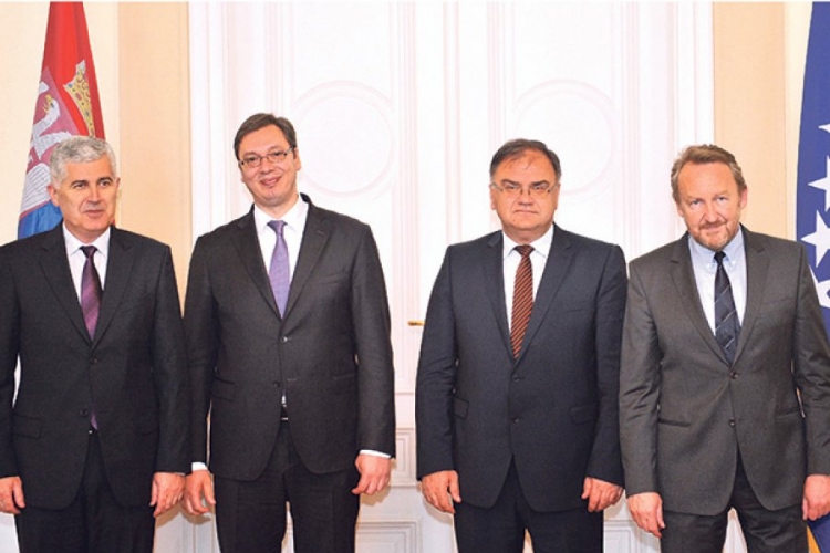 Vučić : Neću dozvoliti da se Izetbegoviću išta desi