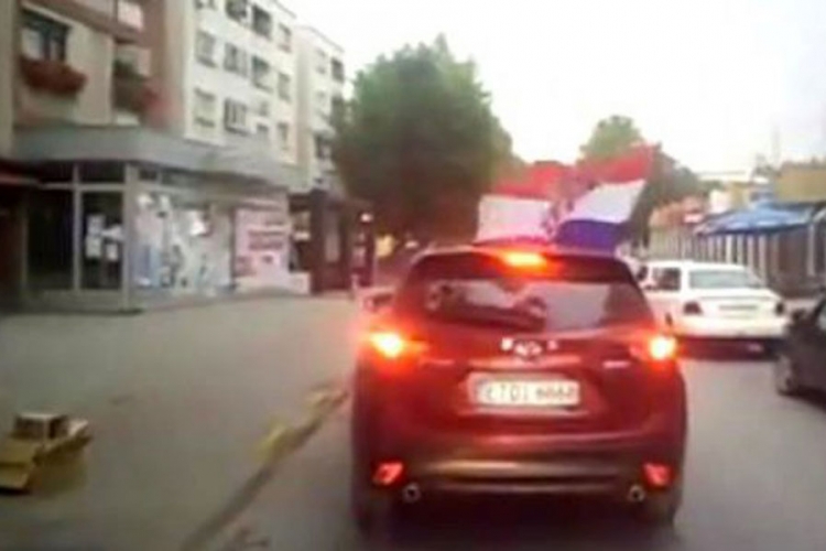 U Živinicama strgnuli hrvatsku zastavu 