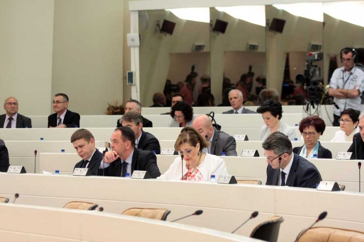 Osuđen napad na Vučića i zatražena odgovornost nadležnih
