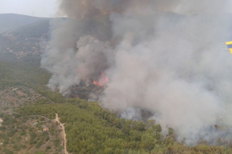 Još traju borbe s požarom na Korčuli i Pelješcu