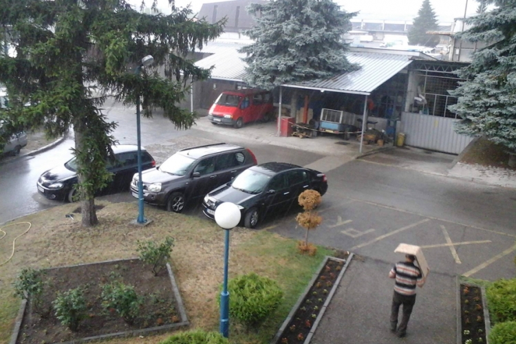 Nevrijeme pogodilo Banjaluku (FOTO)