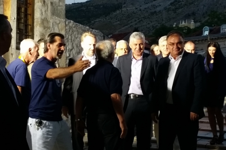 Članovima Predsjedništva BIH uručena Nagrada za mir