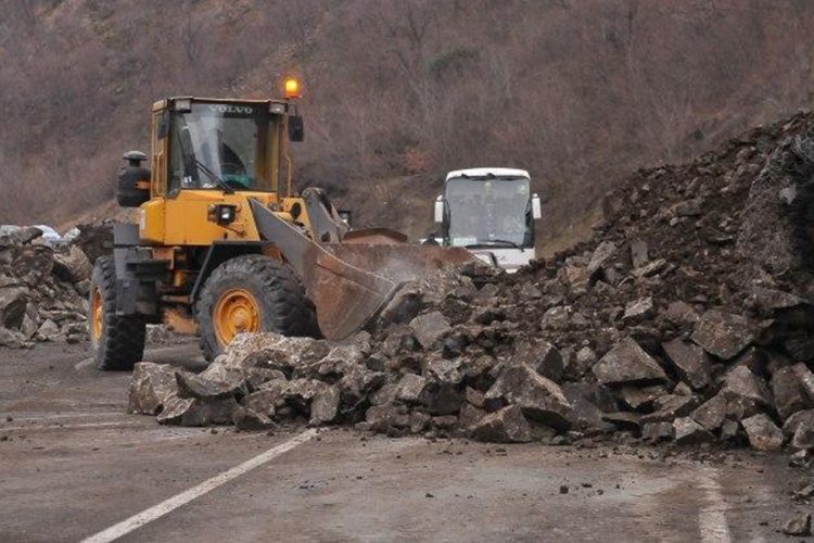 U Austriji 5.000 ljudi odsječeno od svijeta zbog odrona