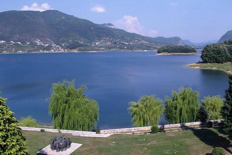 Ramsko jezero, nekad proklinjani turistički biser (FOTO)