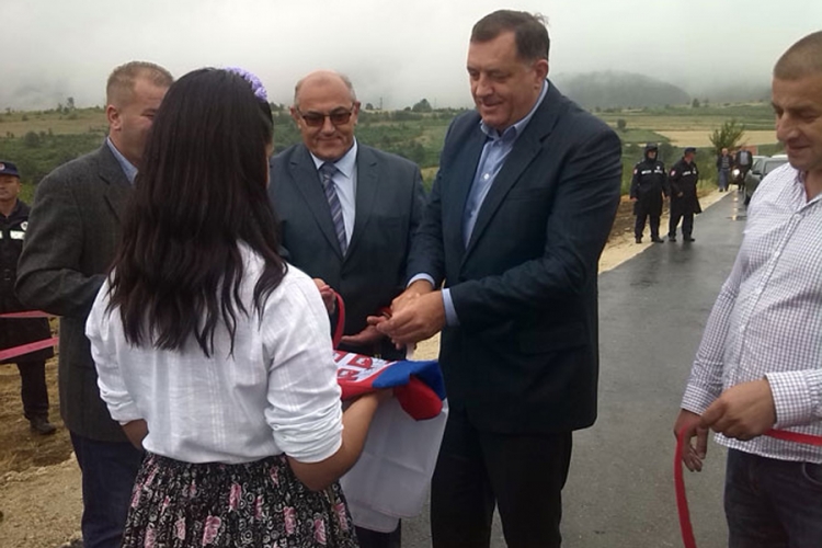 Dodik: Vlast pomaže ruralnim krajevima Srpske 