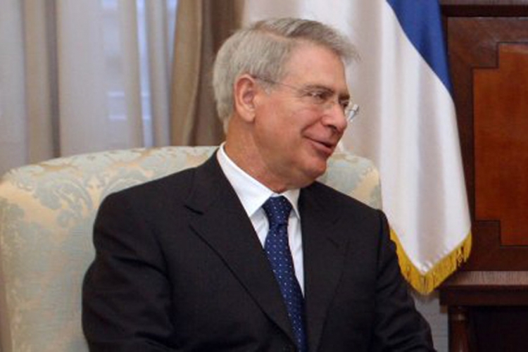 Stokvis: Snažno osuditi napad na Vučića u Potočarima