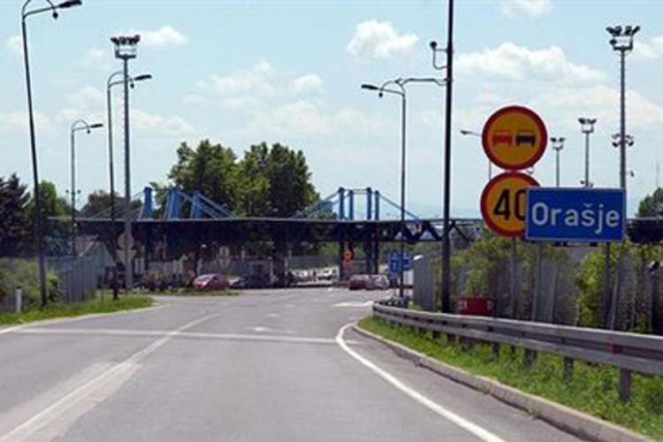 Poljoprivrednici blokirali granični prelaz Orašje