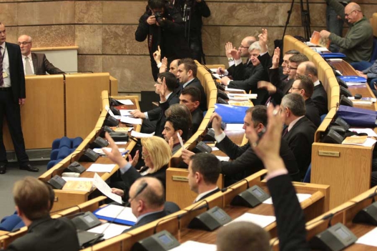SDA testira partnere na zakonu o radu