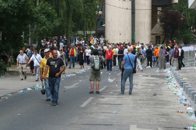 Protesti završeni, sutra novo okupljanje (VIDEO, FOTO)
