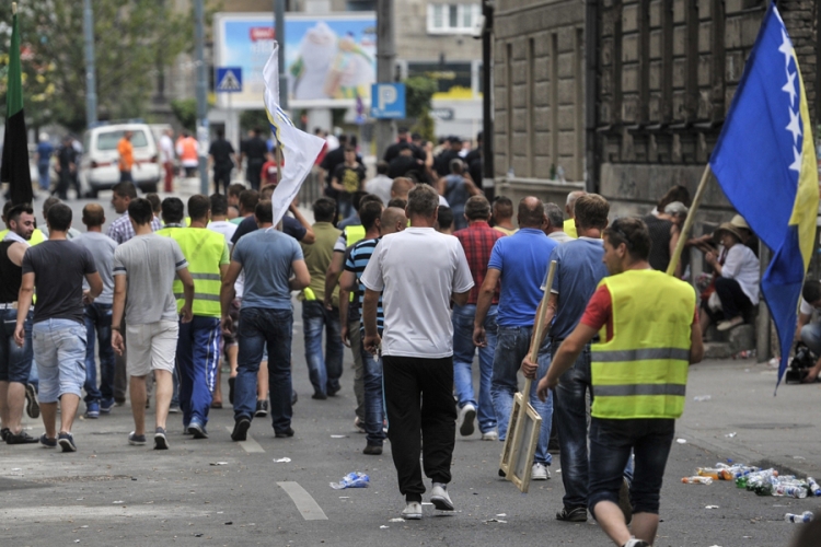 Sindikat odlučio: Sutra nema protesta, ako Zakon prođe najavljen generalni štrajk 