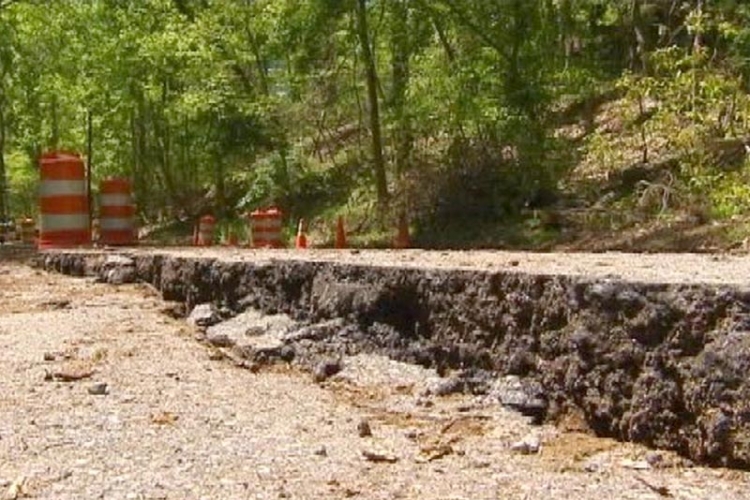 Vašington tone u blato