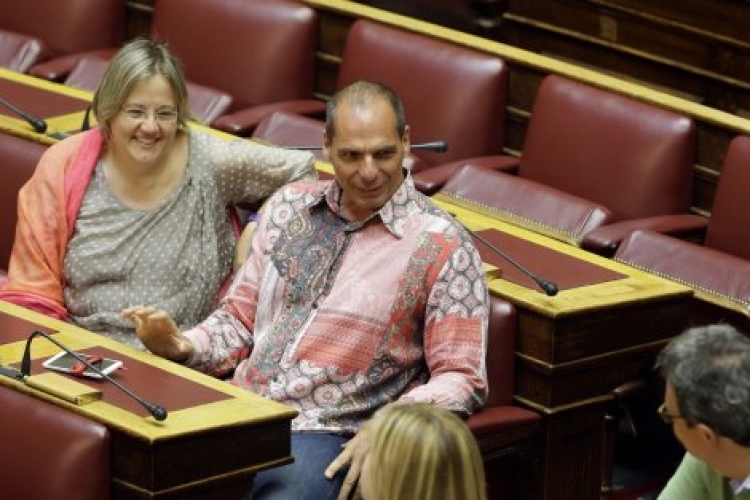 Varufakisov stil: Kao ministar bio opušten, a sada se "raspustio" (FOTO)