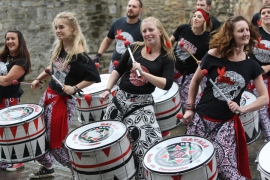 U orkestru 80 žena i 80 bubnjeva (VIDEO)