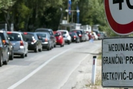 Na graničnom prelazu Doljani na izlazu iz BiH čeka se jedan sat