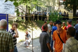 Sukob radnika Fabrike transportnih uređaja iz Tuzle sa policijom tokom ...