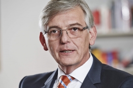 Šmit: Rješavamo problem azilanata iz BiH bez vraćanja viza