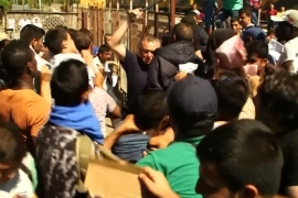  Policajac u Đevđeliji pendrekom tukao migrante