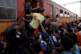 Četiri hiljade migranata blokiralo prugu Solun - Skoplje