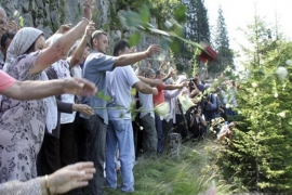 200 crvenih ruža za ubijene na Korićanskim stijenama