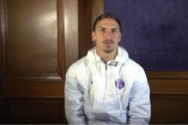 Zlatan Ibrahimović čita viceve na svoj račun (VIDEO)