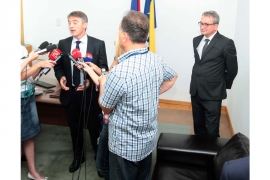 Komšić: Susjedna zemlja kriva za obustavu izvoza mlijeka iz BiH