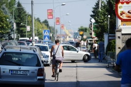 Vozači zauzeli i mjesta za pješake