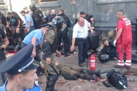 Haos u Kijevu izmakao kontroli, ubijen policajac, stotine povrijeđenih ...