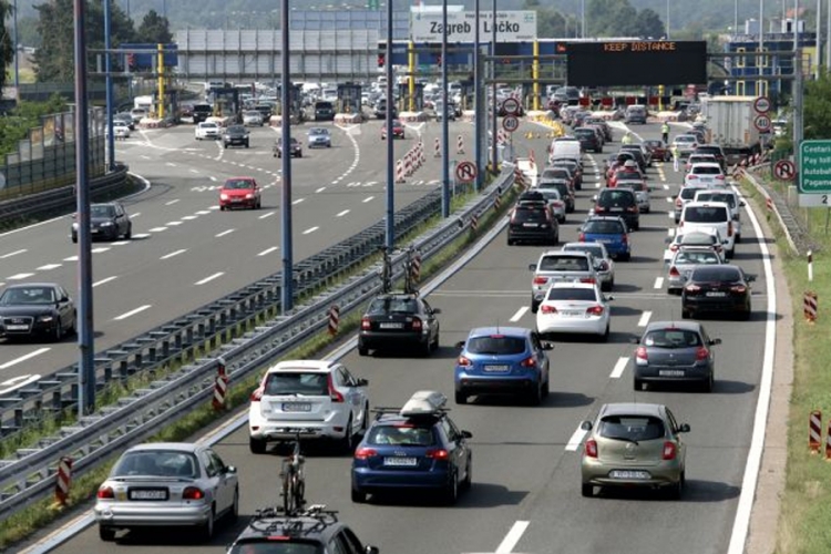 Hrvatska: Kilometarske kolone prema moru