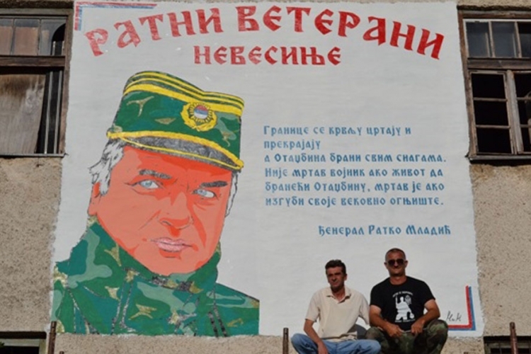 Nevesinje: Mural s likom Ratka Mladića