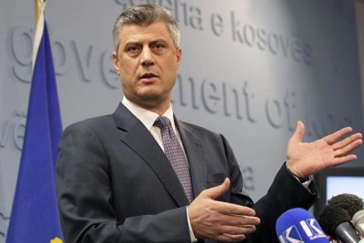 Tačija veterani gađali bocama