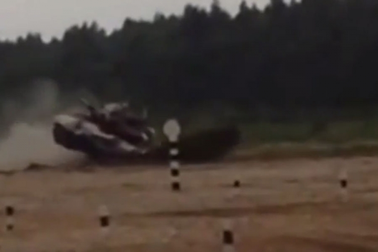Kuvajćani se malo zanijeli, vozili tenk kao F1 (VIDEO)