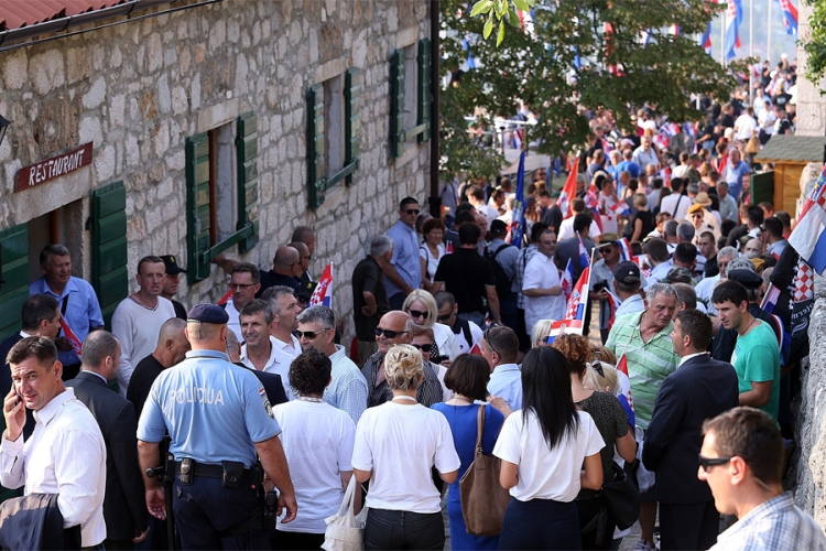HDZ-ov vašar u Kninu, izviždani svi osim Kolinde, Karamarka i Bandića