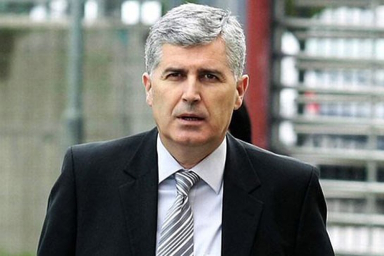 Čović položio vijenac na spomenik "Oluja ´95" u Kninu
