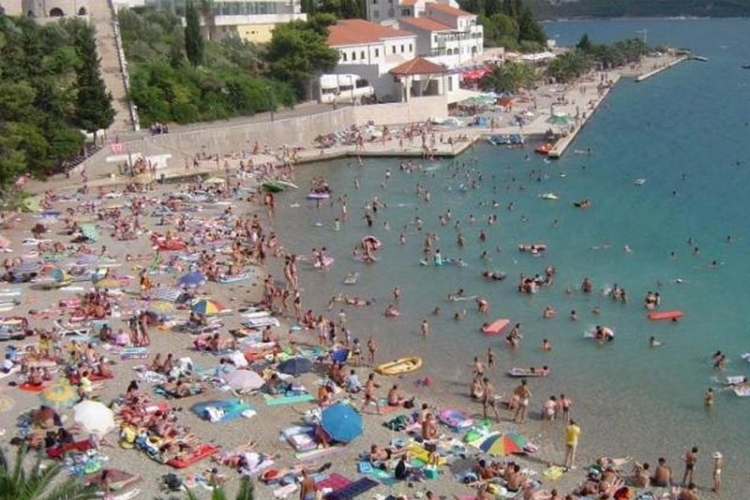 Muškarac preminuo na plaži u Neumu